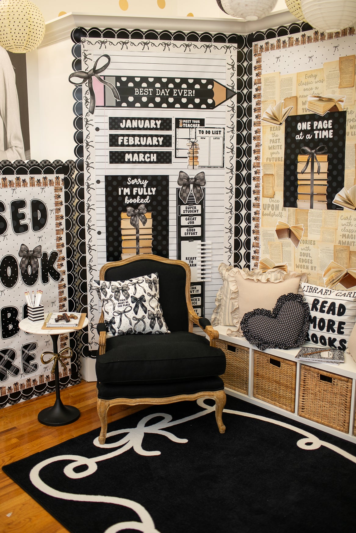 SCHOOLGIRL BOW BORDER BLACK