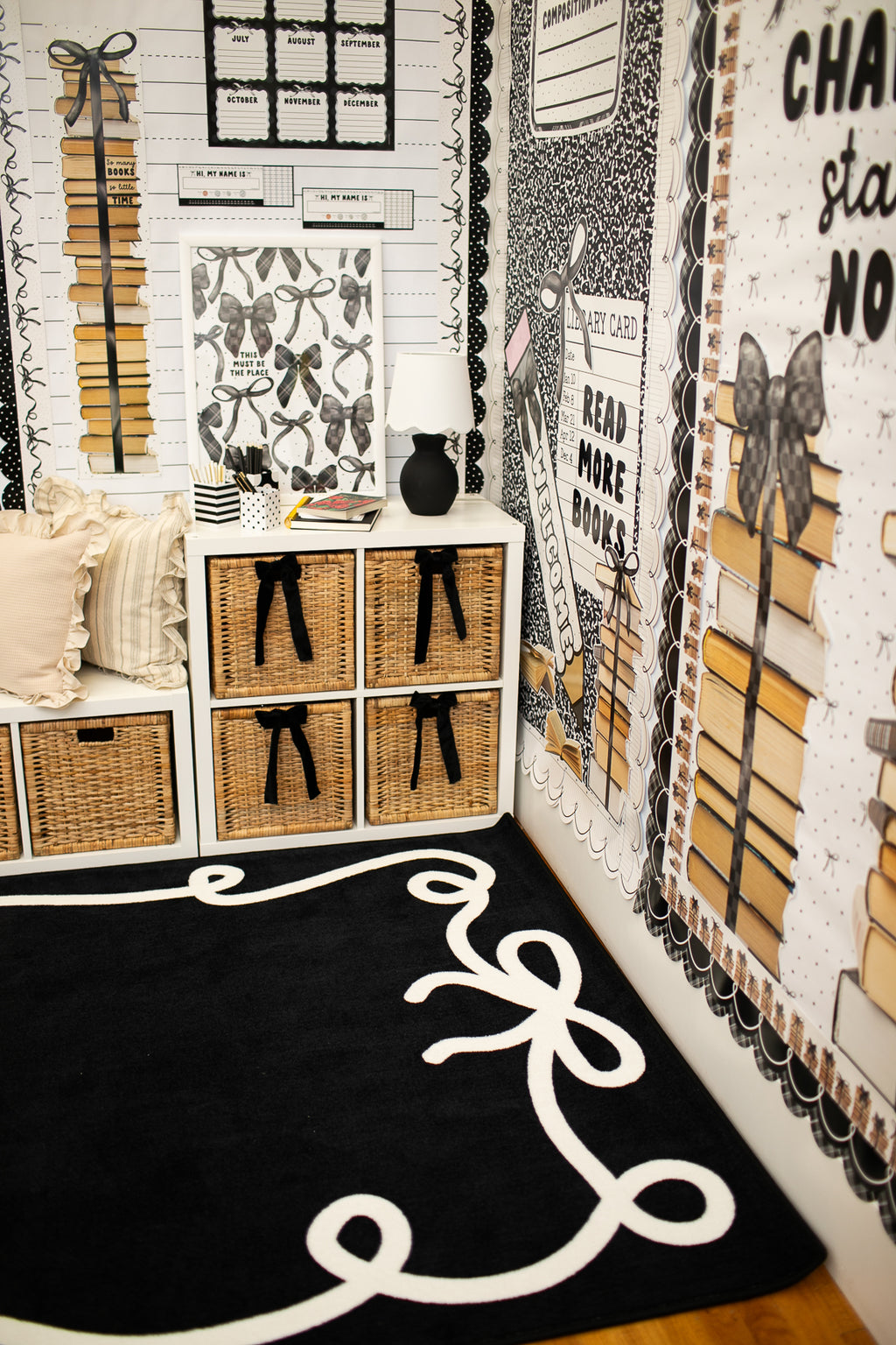 SCHOOLGIRL BOW BORDER BLACK