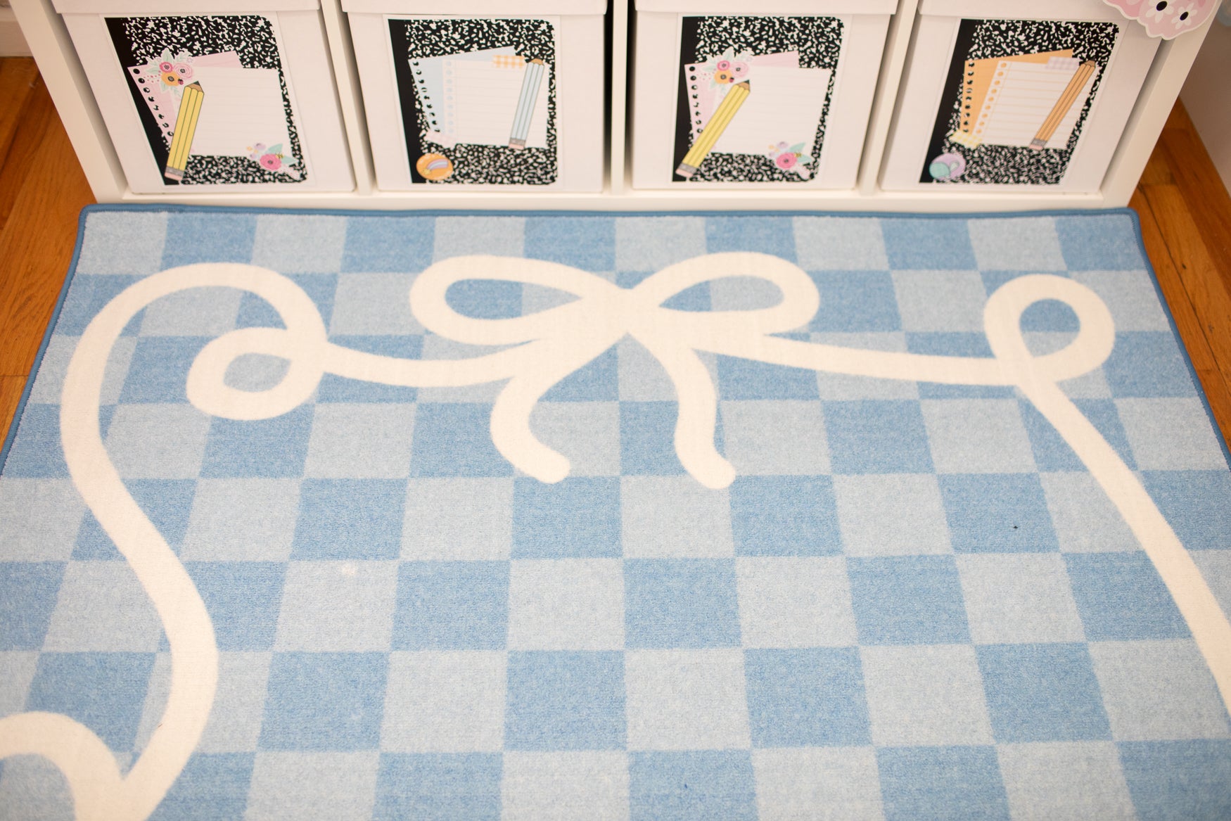 SCHOOLGIRL BOW BORDER IN BLUE