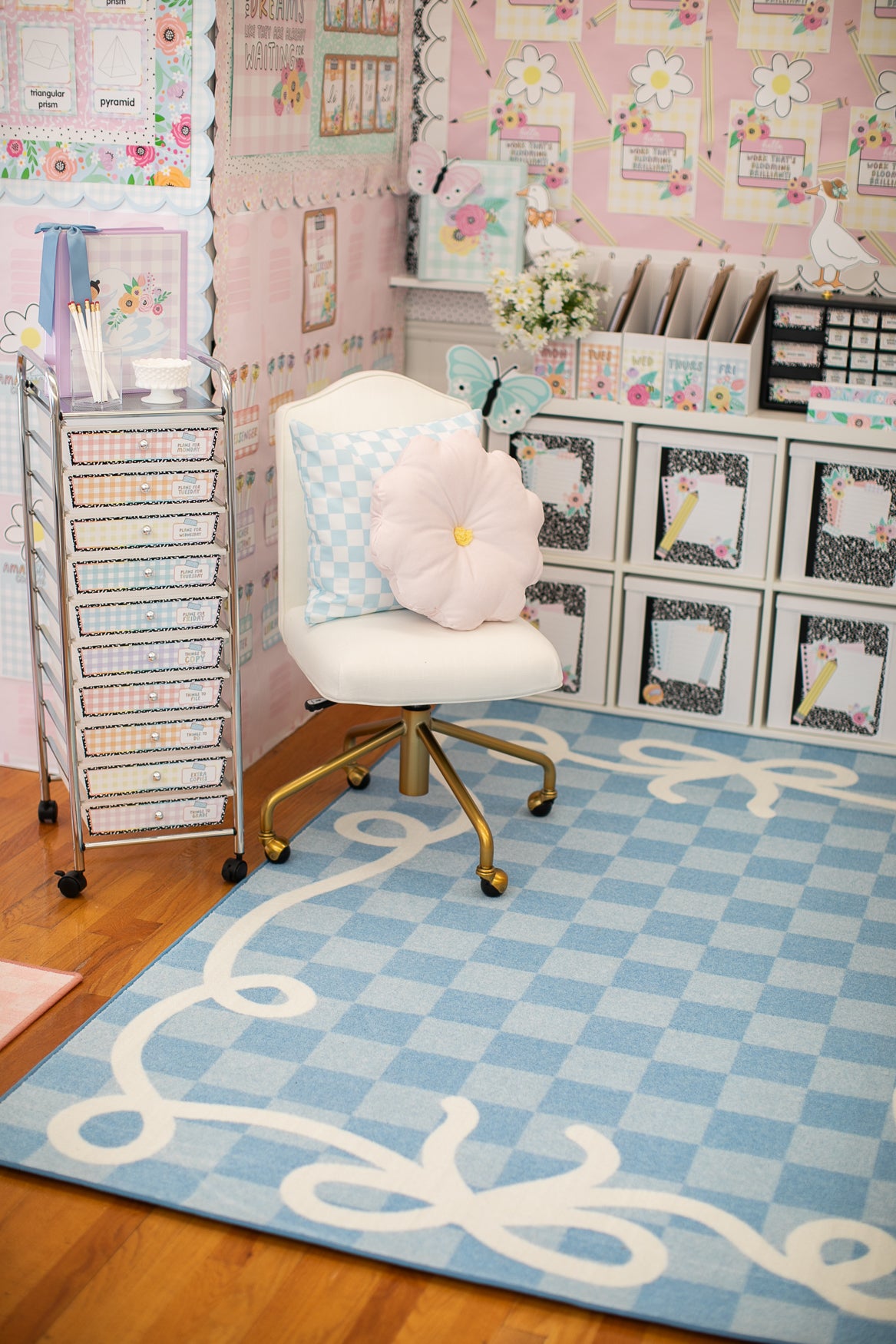 SCHOOLGIRL BOW BORDER IN BLUE