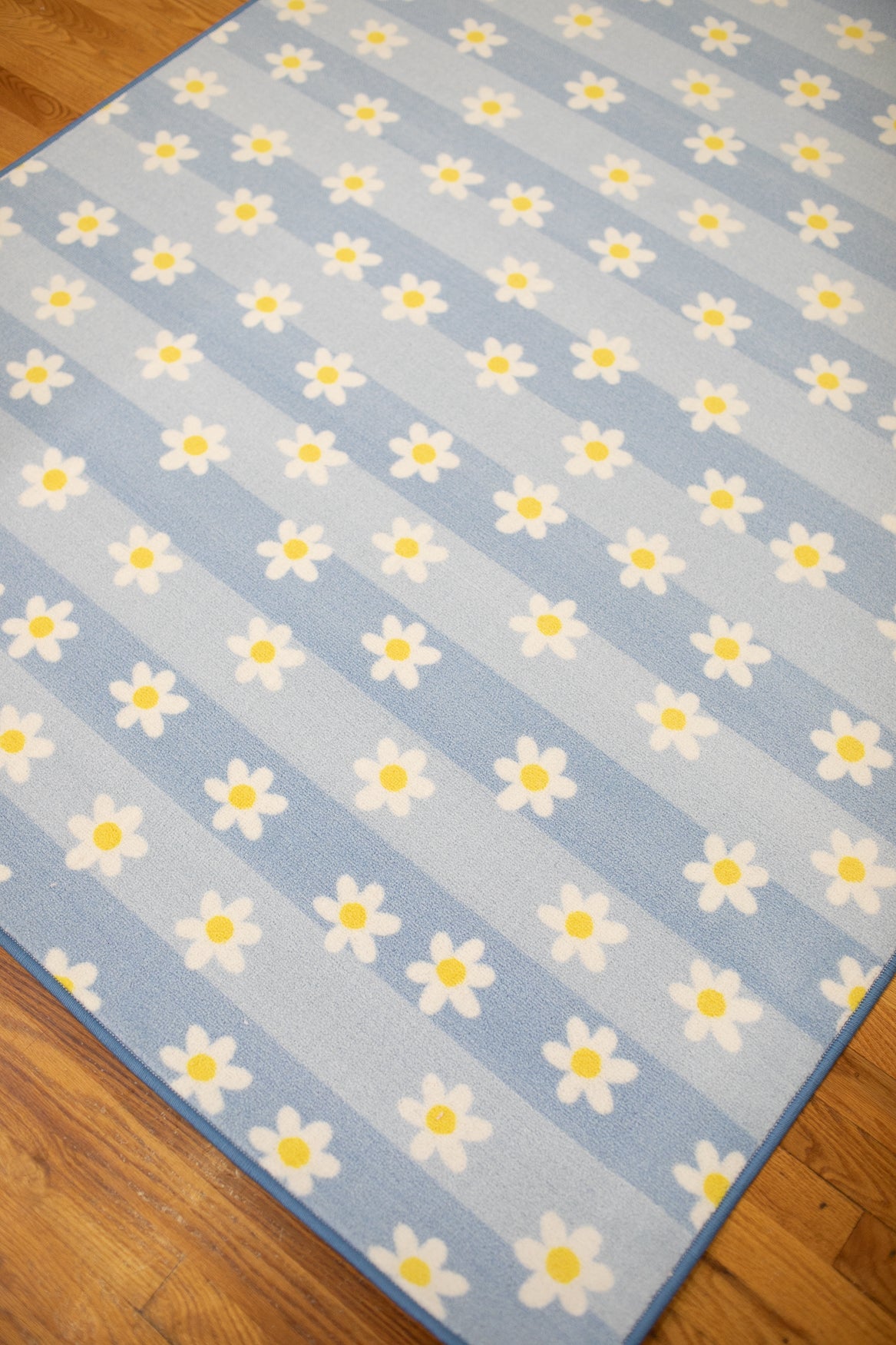 SCHOOLGIRL DAISIES ON BLUE STRIPES