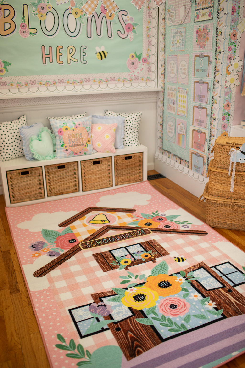 SCHOOLGIRL SCHOOLHOUSE