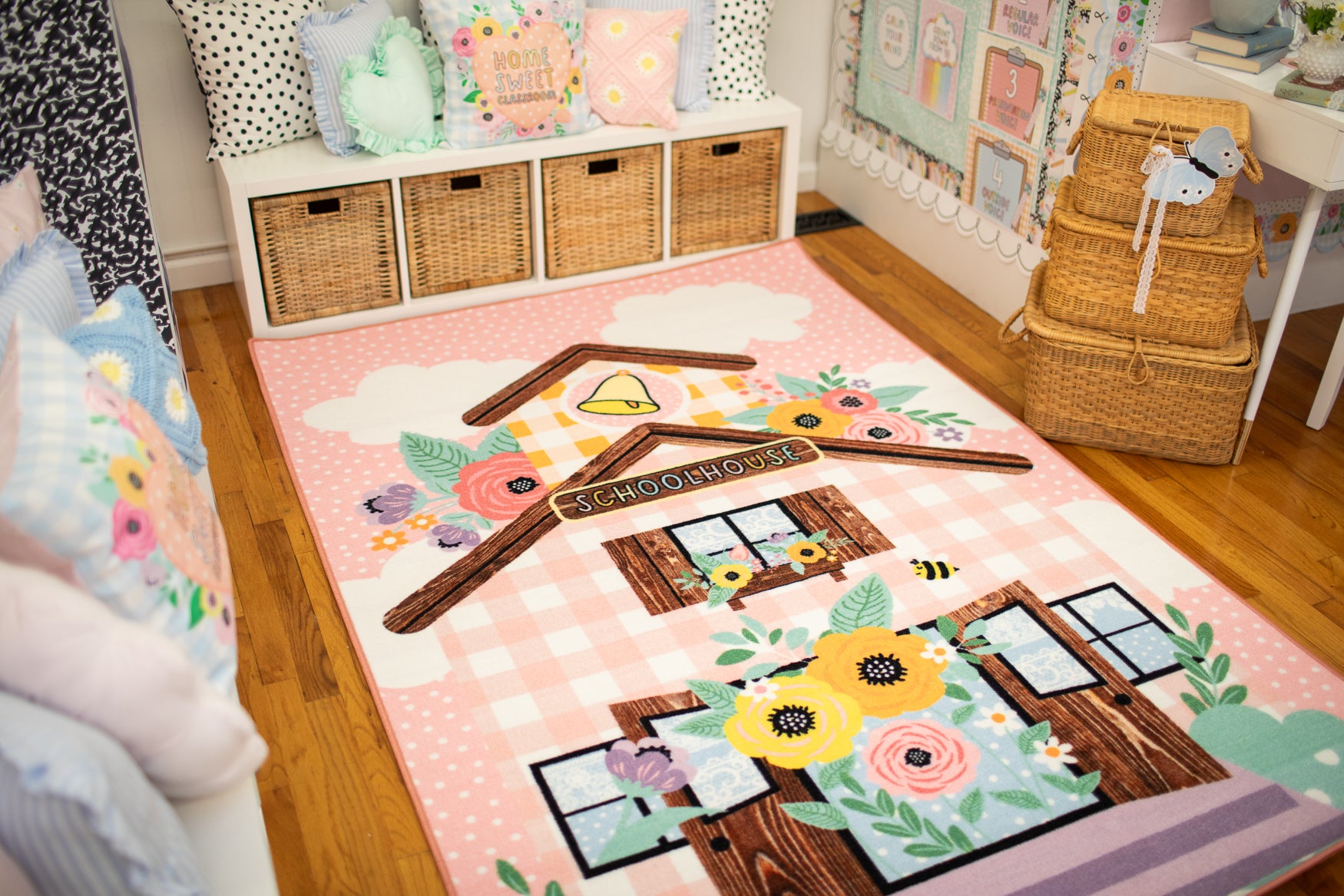 SCHOOLGIRL SCHOOLHOUSE