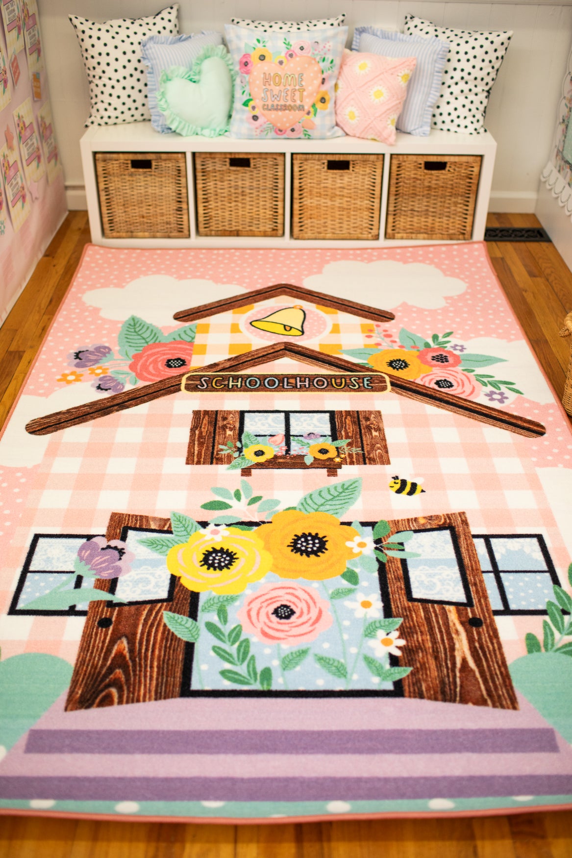 SCHOOLGIRL SCHOOLHOUSE