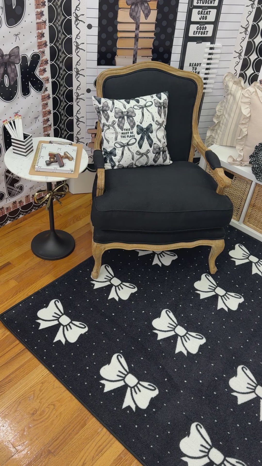 SCHOOLGIRL BLACK AND WHITE BOW SIT SPOTS