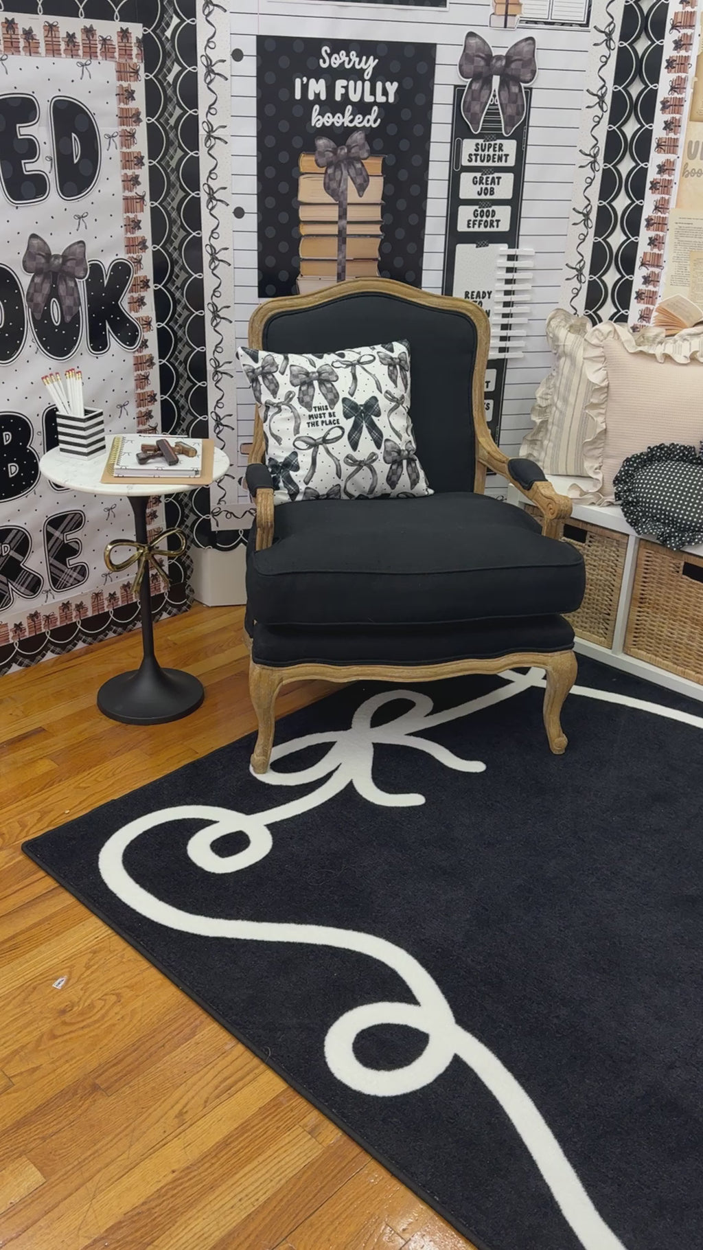 SCHOOLGIRL BOW BORDER BLACK