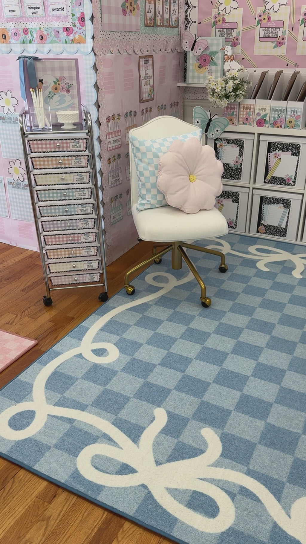 SCHOOLGIRL BOW BORDER IN BLUE