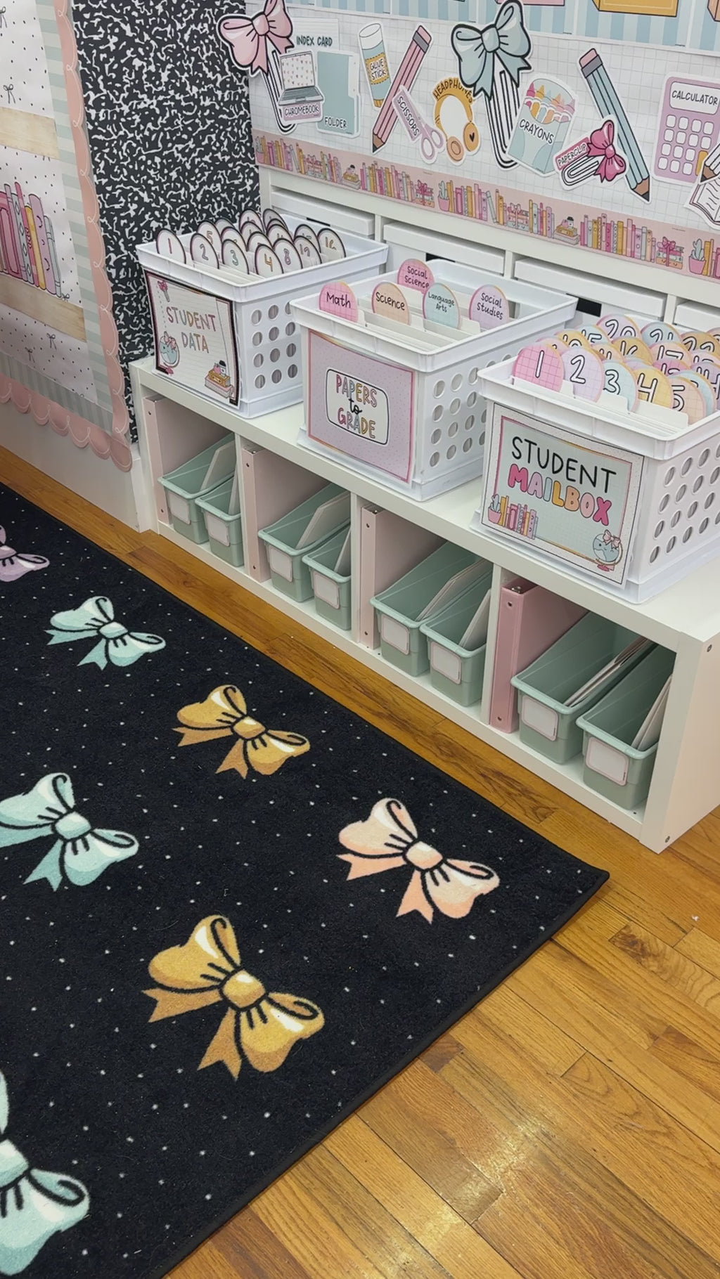 SCHOOLGIRL BOW SIT SPOTS